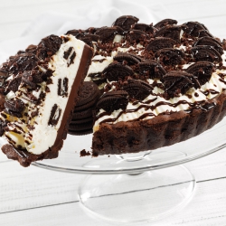 Cookies and cream cheesecake pie